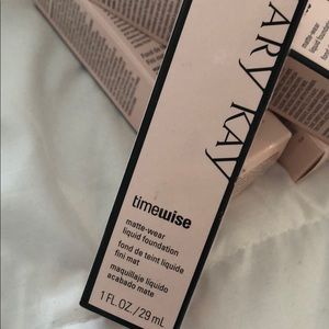 SOLD Mary Kay Timewise foundation beige 2 NIB